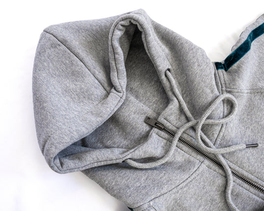 Hoodie Gris Con Cierre detalle en manga