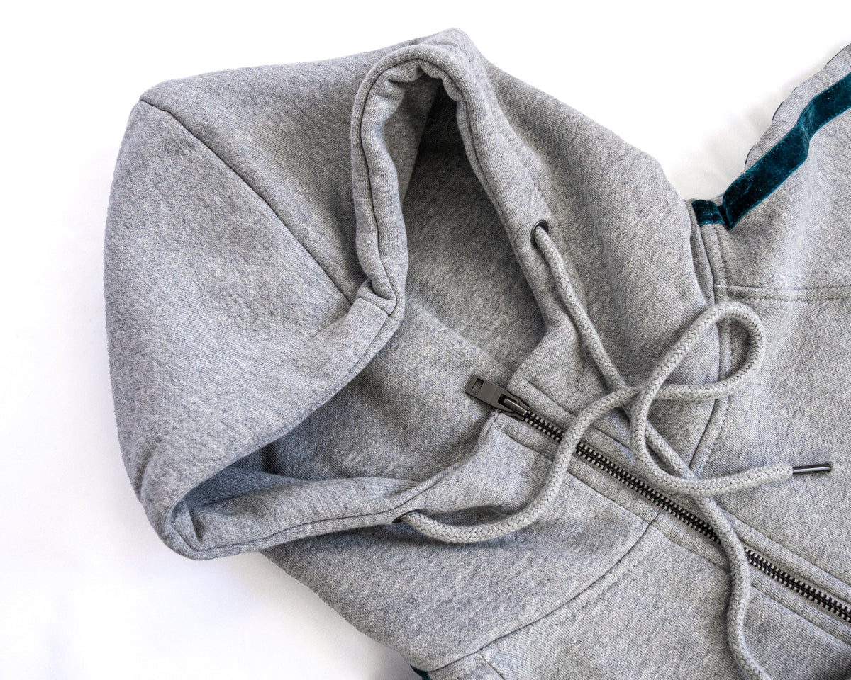 Hoodie Gris Con Cierre detalle en manga
