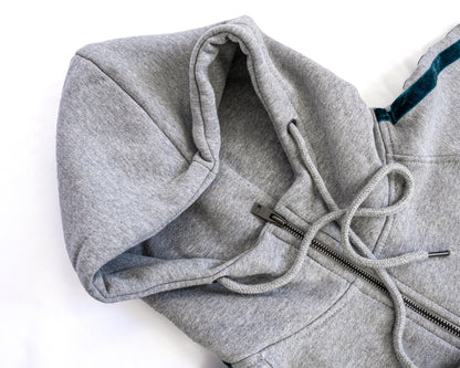 Hoodie Gris Con Cierre detalle en manga