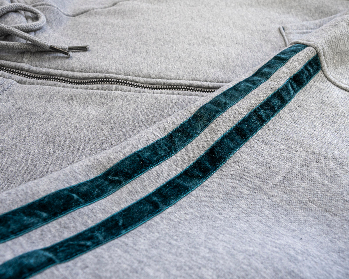 Hoodie Gris Con Cierre detalle en manga