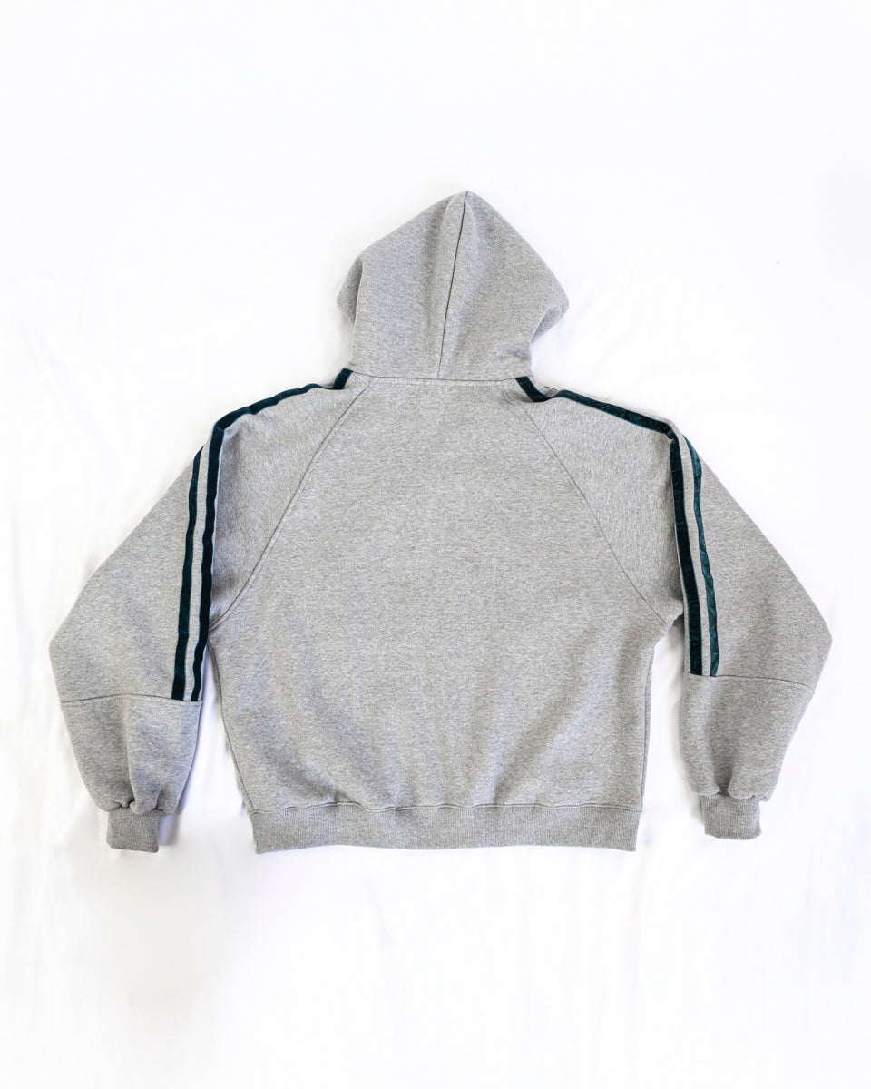 Hoodie Gris Con Cierre detalle en manga
